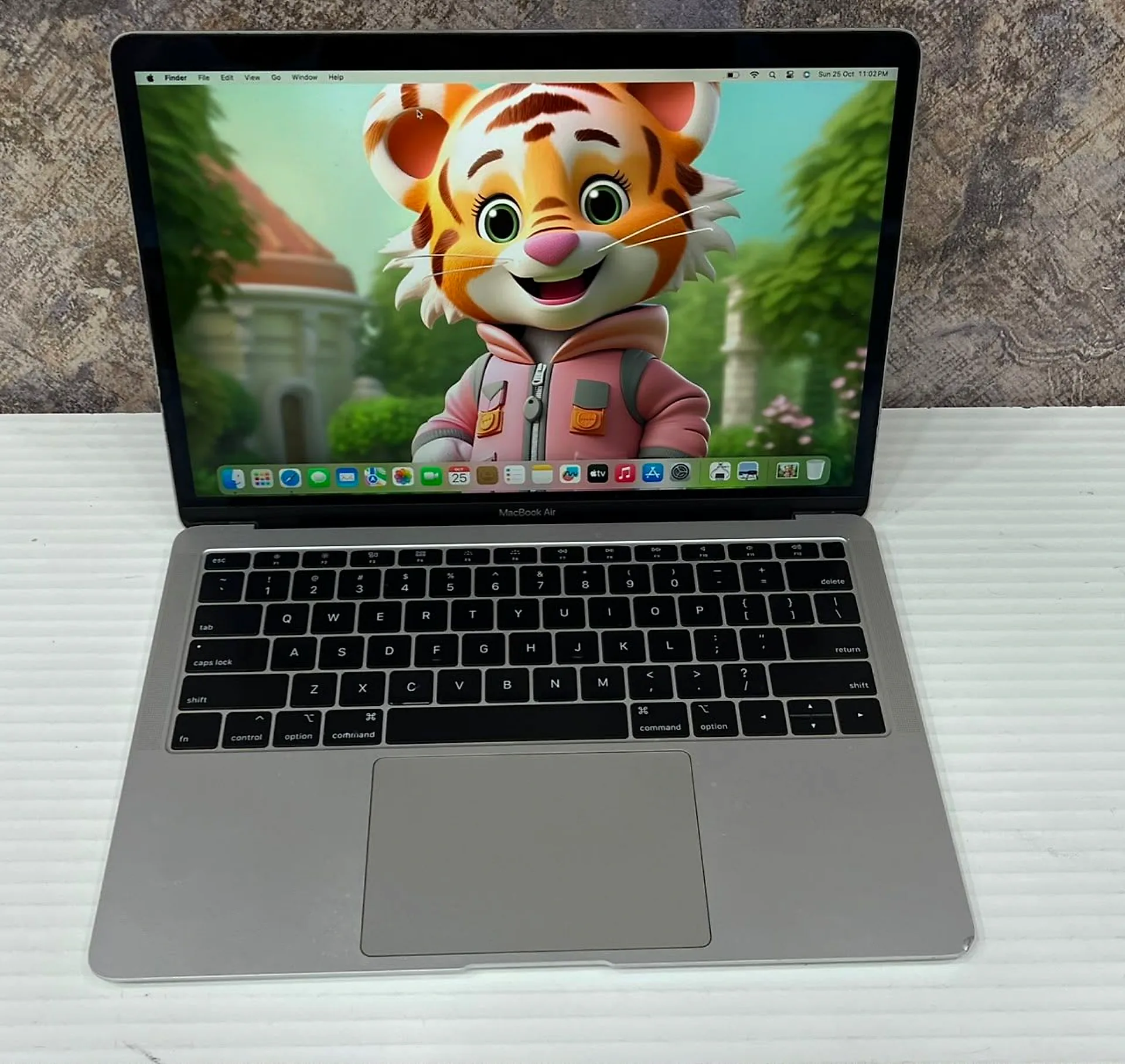 MacBook Air 13.3" Intel Core i5 (2019) gallery thumbnail 6