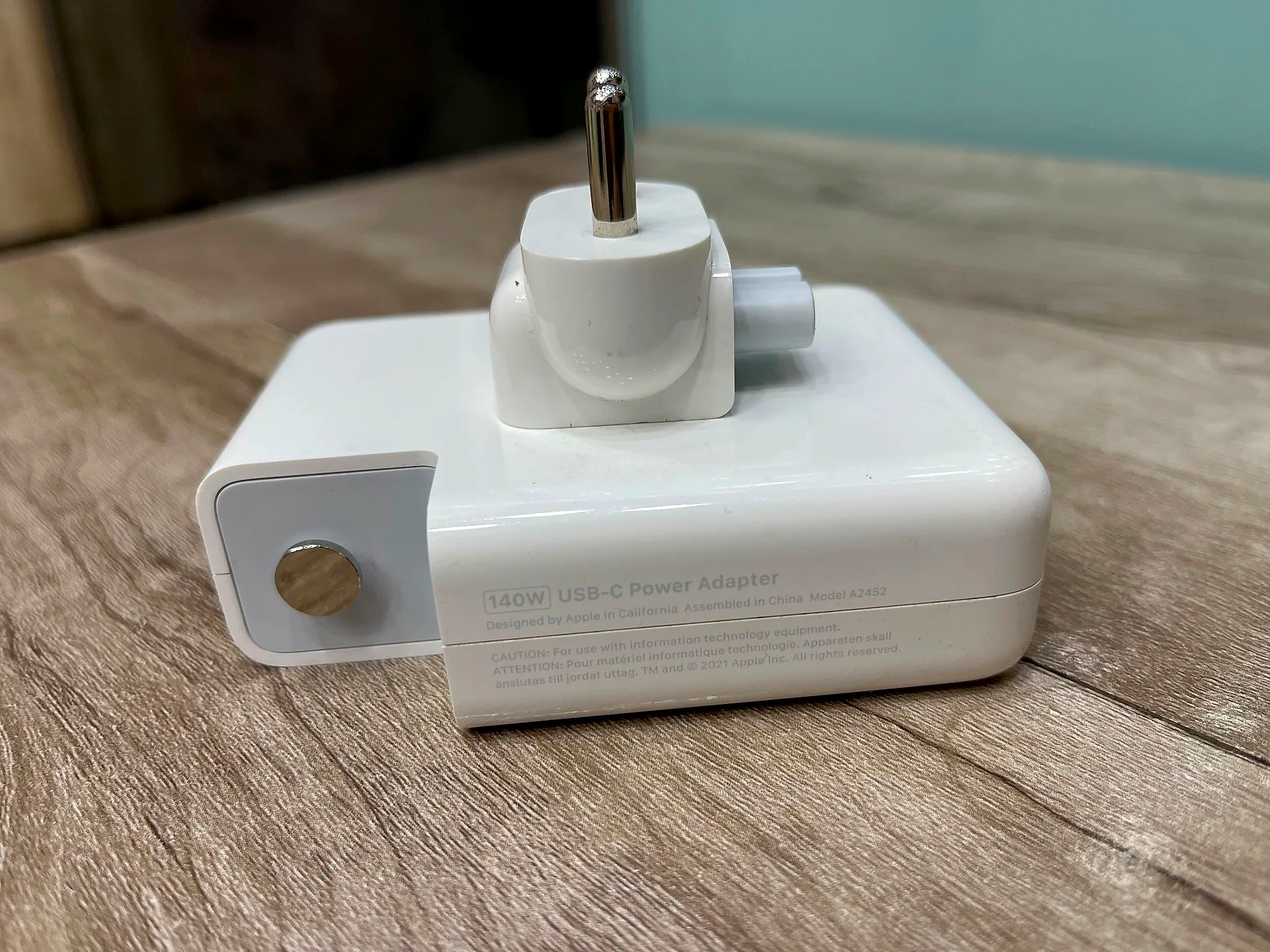 Apple 140W USB-C Power Adapter [MacBook Pro & MacBook Air] gallery thumbnail 3