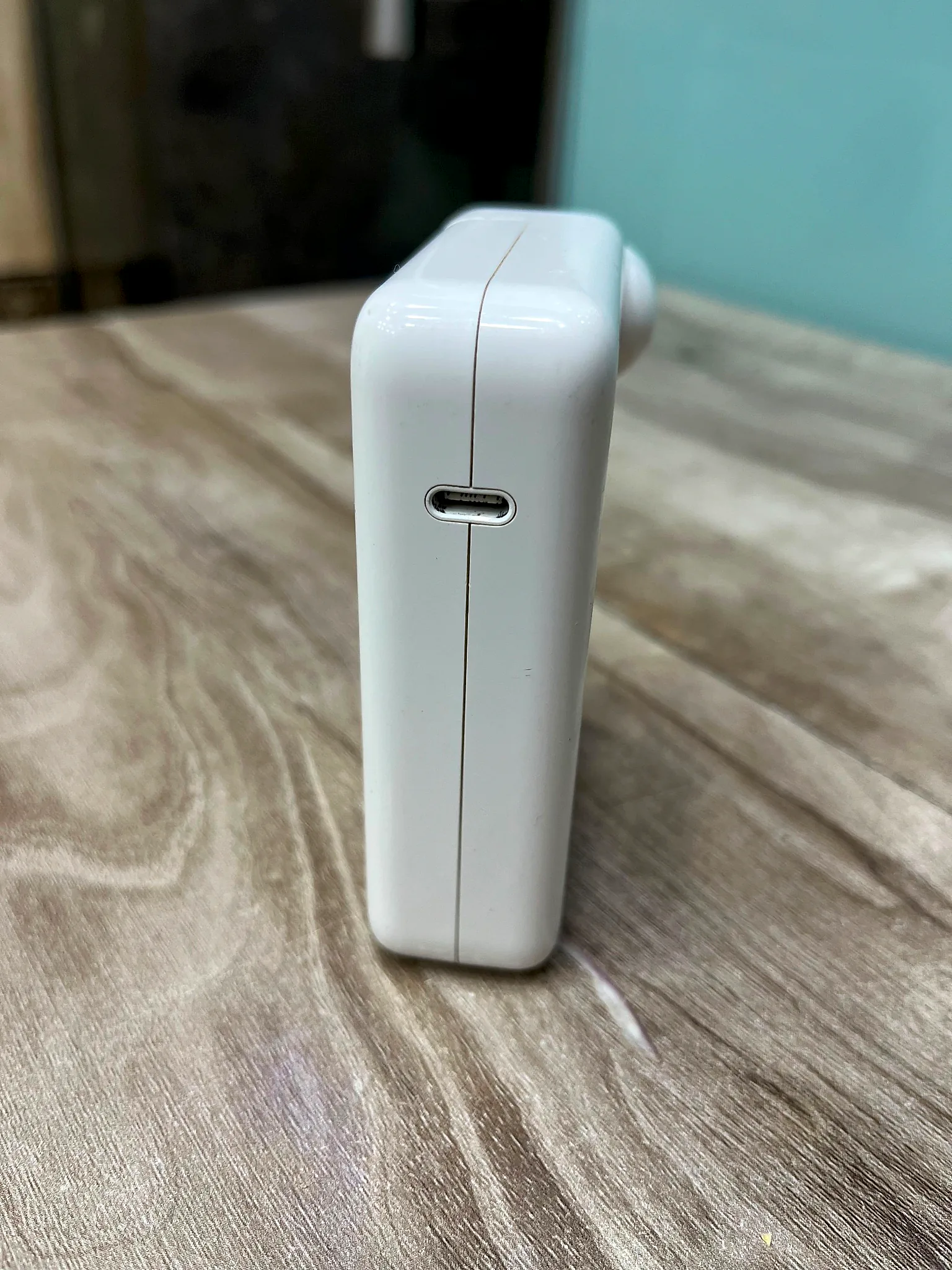 Apple 140W USB-C Power Adapter [MacBook Pro & MacBook Air] gallery thumbnail 2