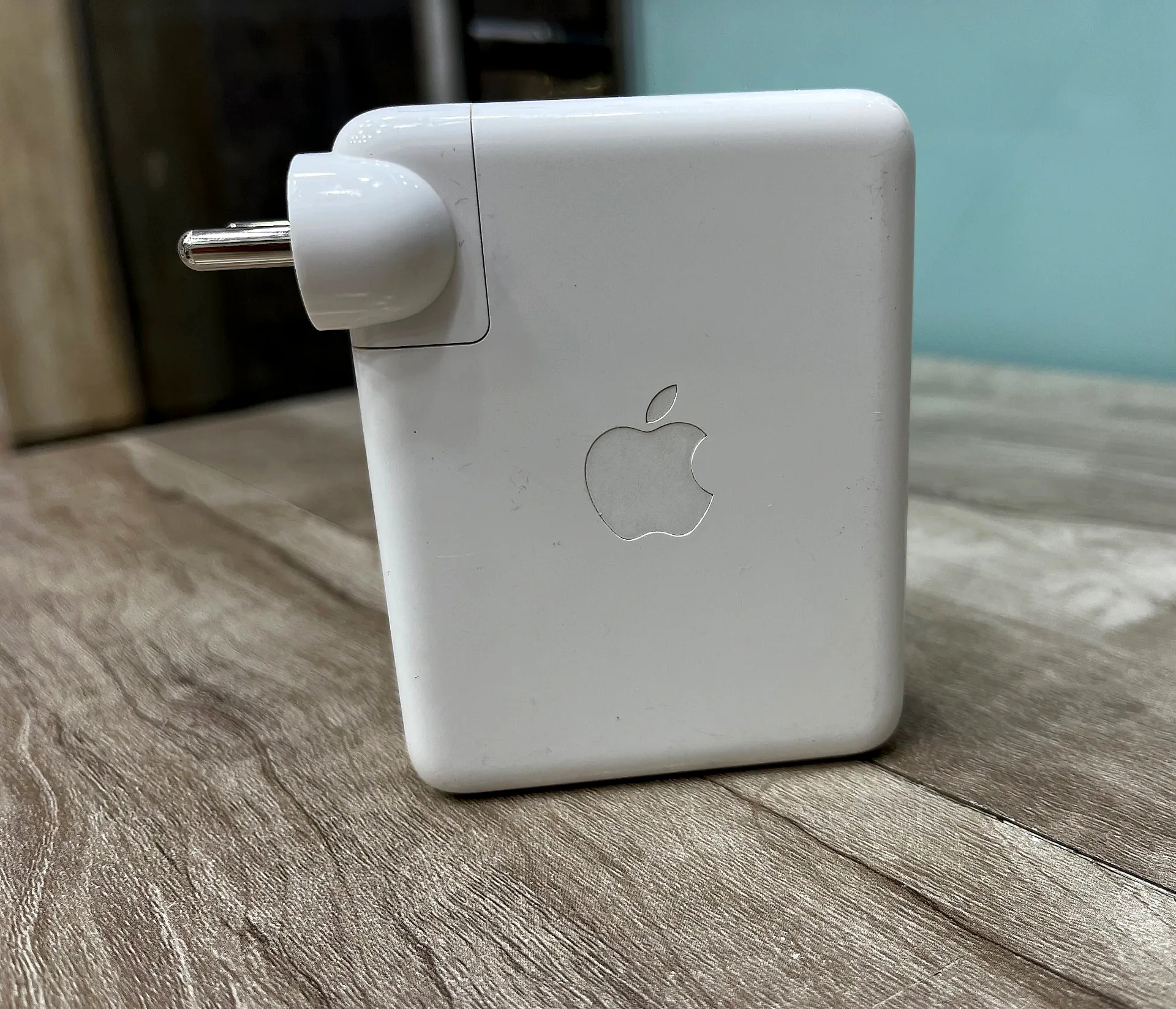 140W USB-C Power Adapter [MacBook Pro & MacBook Air]