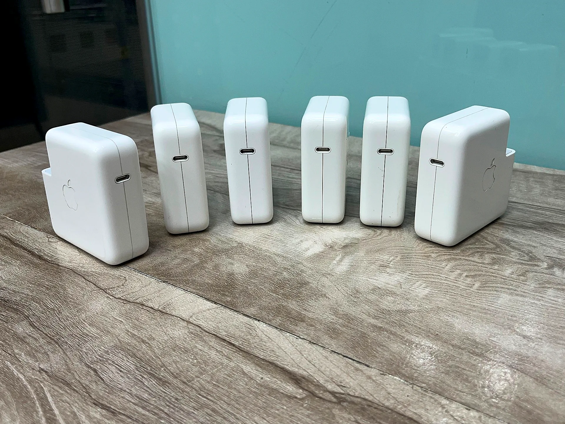 Apple 67W USB-C Power Adapter [MacBook Pro & MacBook Air] gallery thumbnail 4