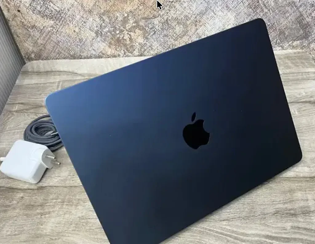 MacBook Air 13.6" Apple M3 (2024) gallery thumbnail 2