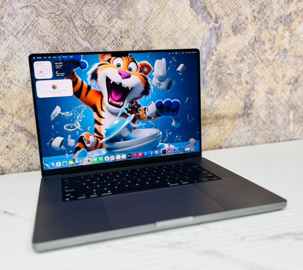 MacBook Pro 16.2" Apple M1 Pro (2021) gallery thumbnail 2
