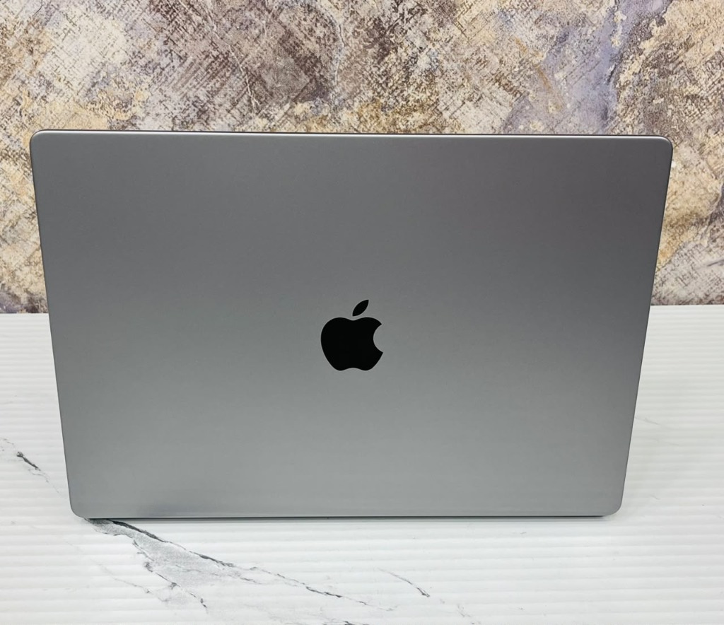 MacBook Pro 16.2" Apple M1 Pro (2021) gallery thumbnail 3